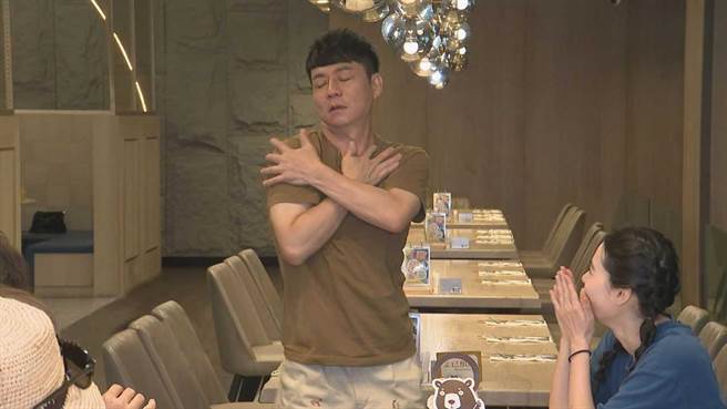 陈随意在《饥饿游戏》中大跳「开花舞」。（中视提供）