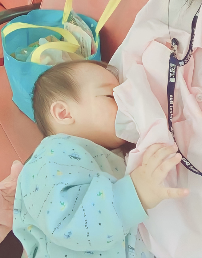 孩子還是小嬰兒時，公司特別設置女性休息室，方便她哺乳。（圖片提供/吳佩蓉）