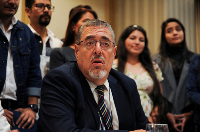 瓜地马拉总统大选候选人阿雷巴洛爆冷出线，闯进8月决选。（图／路透社）