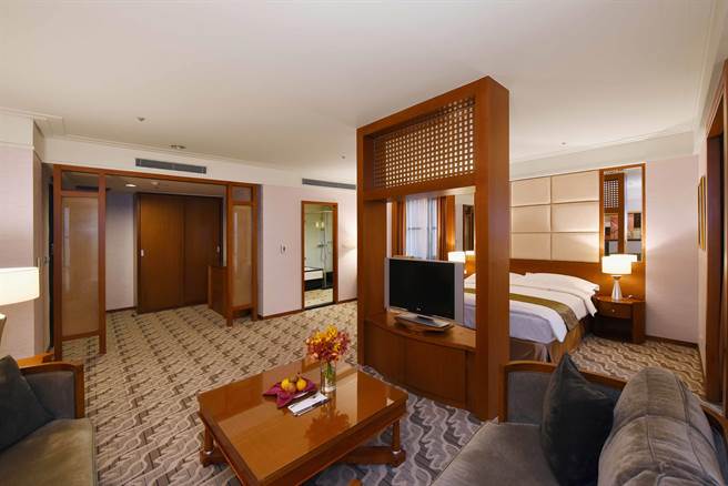 「福粤楼」餐厅用餐满1600元即有机会抽中价值超过6500元的豪华客房住宿券乙晚。(福容提供／蔡依珍桃园传真)