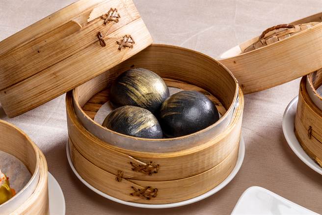 西元生日同时有「1」和「6」两个数字或姓名中有「桃园福容」任一字，即可以半价价格入住。(福容提供／蔡依珍桃园传真)