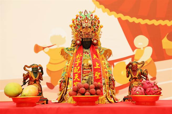 配天宮媽祖、將軍到場，既象徵坐陣會場讓活動順利進行，也保佑長輩疫後健康平安。（嘉義縣政府提供／呂妍庭嘉義傳真）