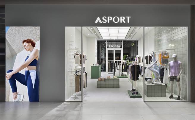 ASPORT NOKE忠泰店以城市绿洲为灵感设计，选材特别採环保建材作为铺饰。（ASPORT提供／朱世凯台北传真）