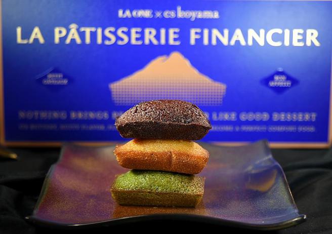 （「法菜南霸天」簡天才向日本甜點國寶大師小山進取經學習，設計推出的「小山進費南雪禮盒」，內有三款不同口味費南雪。圖／姚舜提供）