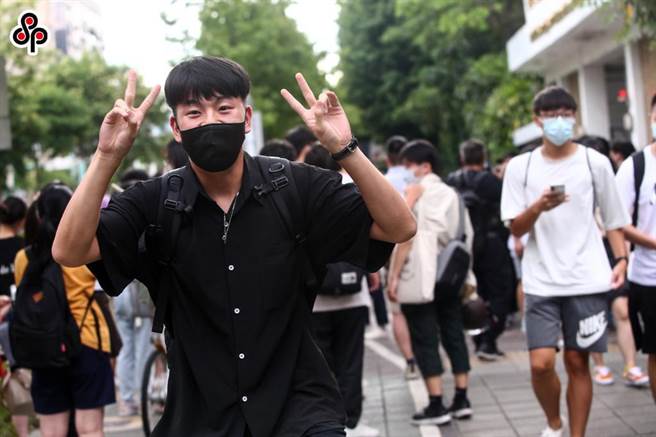 教育部今(29)日公布「拉近公私立学校学杂费差距1＋3方案」，将补助私立大学生一年3.5万元的学杂费。(本报资料照)