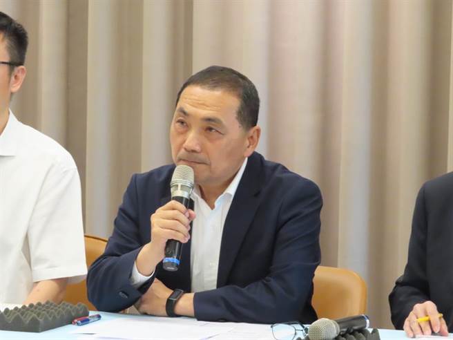 侯友宜、韓國瑜，7月1日同框 。（葉德正攝）