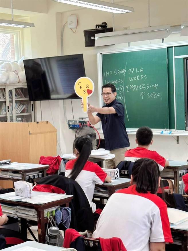 图为成功国中外师授课情形。（基隆市政府提供／徐佑升基隆传真）