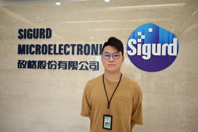 刘彦霆大四期间参与大专青年预聘计画，获得硅格公司留任成为设备工程师。（桃竹苗分署提供／蔡明亘桃园传真）
