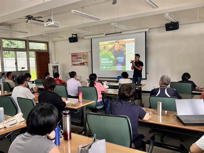 數位局首次邀請專家為農民開設「進軍電商及輕鬆行銷」課程。（台中市政府提供／張亦惠台中傳真）