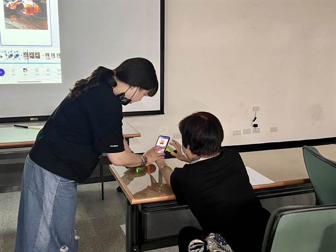 數位局首次邀請專家為農民開設「進軍電商及輕鬆行銷」課程。（台中市政府提供／張亦惠台中傳真）