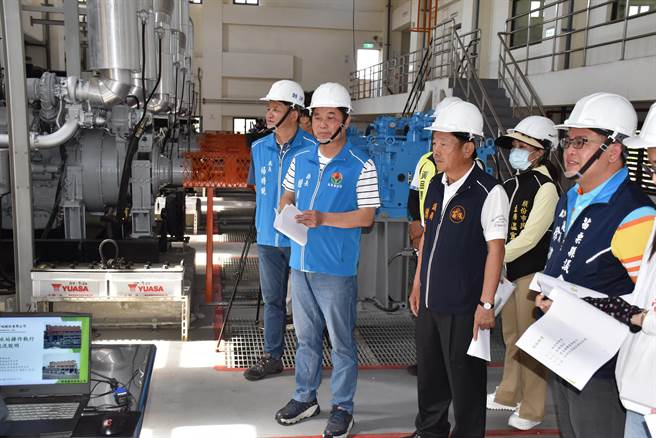 苗栗县长锺东锦30日上午赴头份市永贞抽水站视察防汛整备工作。（谢明俊摄）