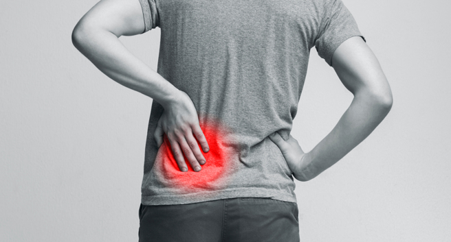 6旬台商「腰痛、排尿难」差点被切膀胱，医一查竟是结核菌作祟。(示意图/ Shutterstock )