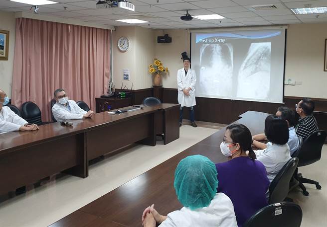 仁慈医院与亚东医院骨科部门合作，引进了国内外发展蓬勃的微创脊椎手术技术，希望能惠及湖口地区需要改善脊椎疾病的民眾。（仁慈医院提供／邱立雅竹县传真）