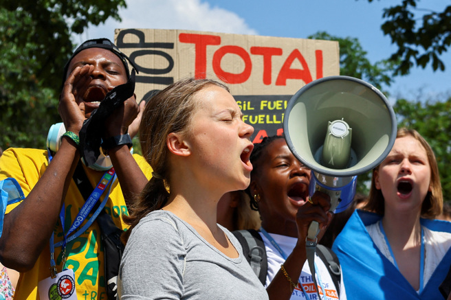 瑞典環保少女童貝里（Greta Thunberg，圖中）。（圖／路透社）