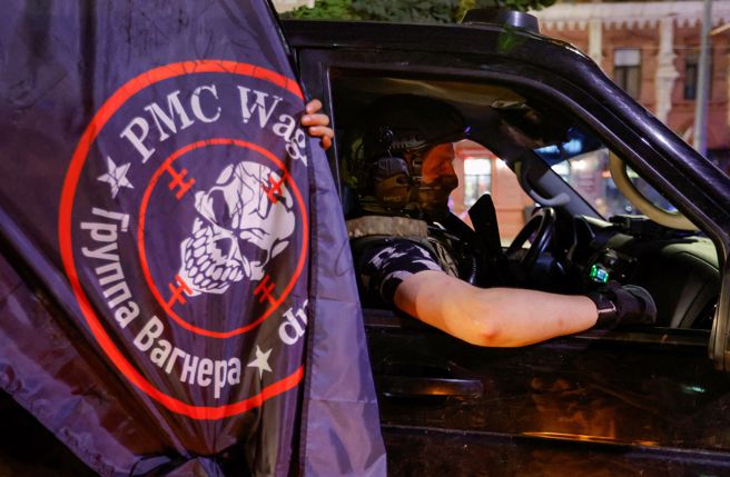 瓦格纳集团24日发动兵变，不到一日就草草结束。图为军人在兵变结束后撤出罗斯托夫市（Rostov-on-Don）。（图／路透）