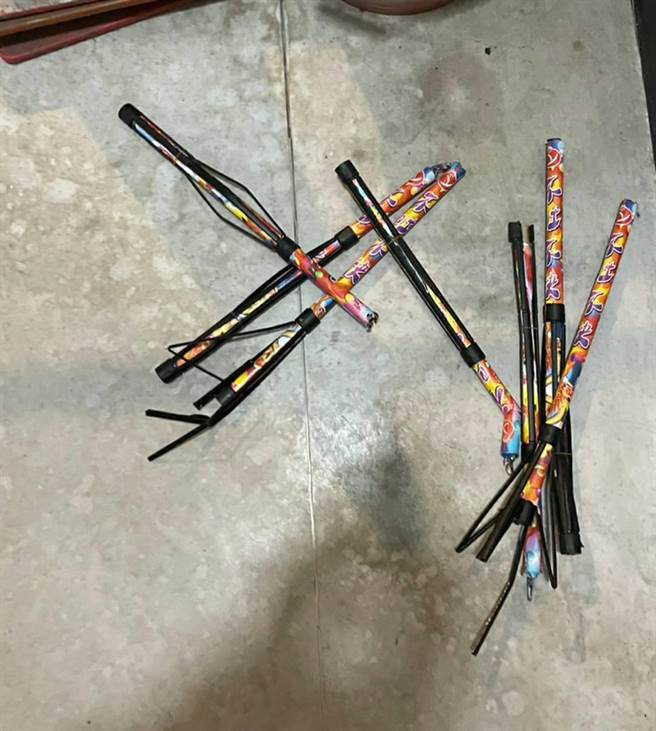 警方在現場查扣9支已燃放的煙火。（警方提供）