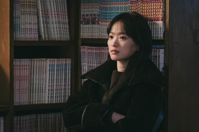 千玗嬉以各种不同职业、语气、口条、装扮的诈骗角色扮演大秀演技。（friDay影音提供）