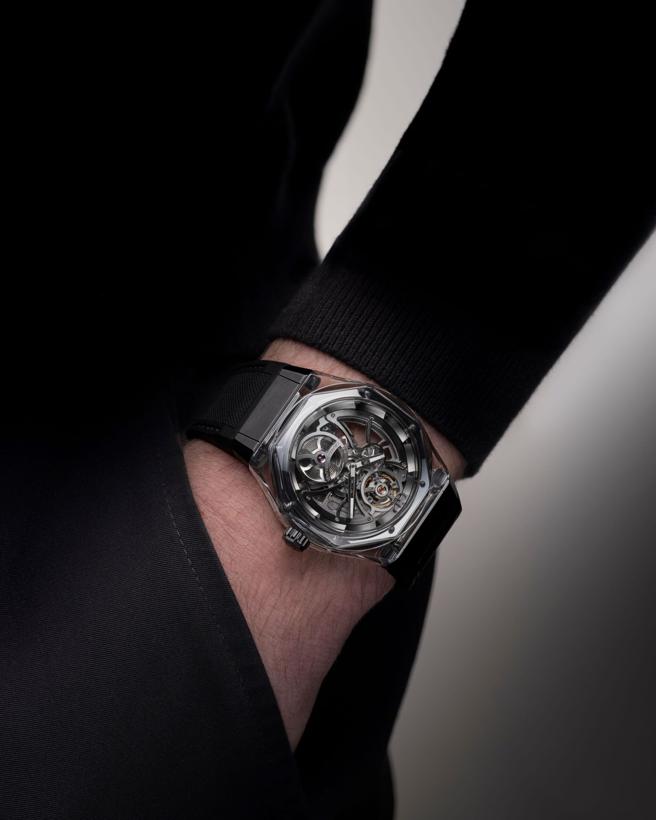 在炎熱的夏天佩戴清涼透明如冰塊般的鏤空表，更加消暑。（GIRARD-PERREGAUX提供）