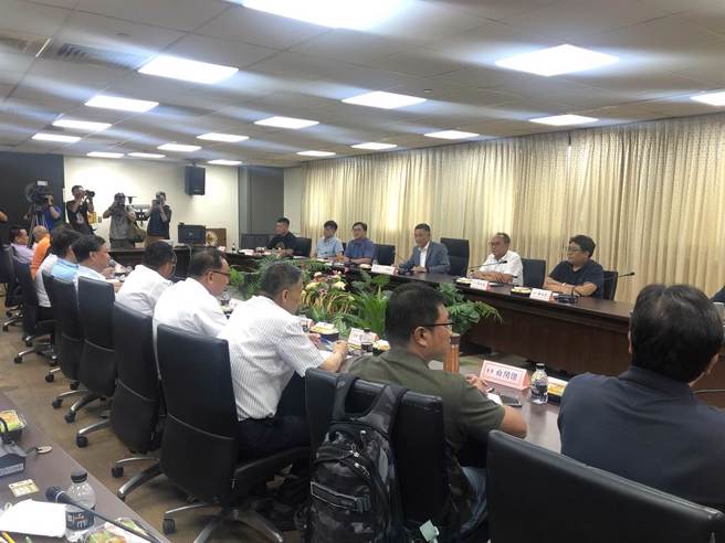 北农30日下午选出杨镇浯、吴芳铭分别担任董事长、总经理。（张芷瑜摄）