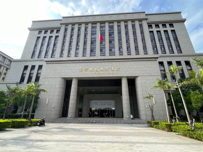 桃园地方法院今针对纵火的邓女裁定羁押。（资料照）