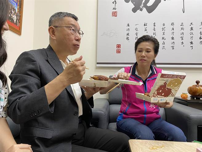 据了解，民眾党主席柯文哲拜会桃园市议员谢美英行程为柯办主动邀约，双方今晚进行闭门便当会议，柯来了解桃园选民结构与地方议题。（蔡明亘摄）