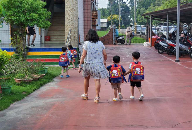 台北市學前及國中小教育協會理事長陳婉貞指出，做錯就該勇於道歉，把教育踐踏成這樣，中央是否該出來道歉。圖為示意圖，與餵藥案無關。（本報資料照片）