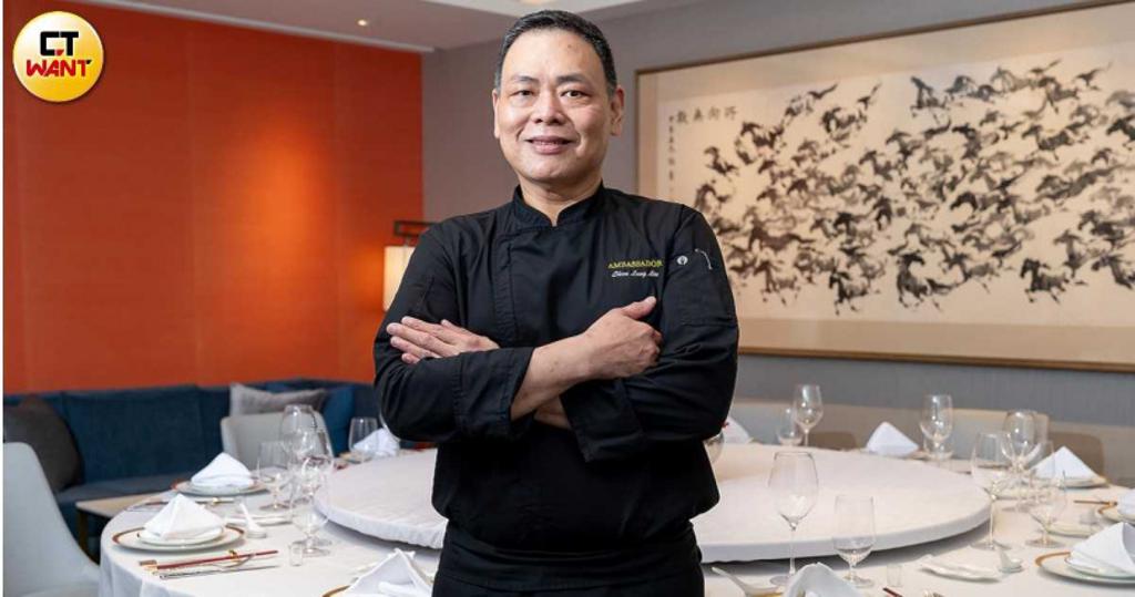 有近40年粵菜功底的國賓大飯店行政總主廚林建龍，對於選材與料理細節十分注重。（圖／焦正德攝）