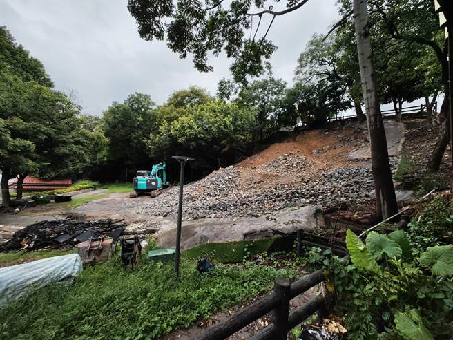 彰化员林百果山旧溜滑梯已全部拆除。（吴建辉摄）