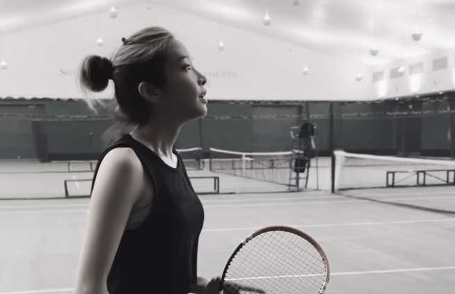 袁咏琳热爱网球运动。（图/袁咏琳 FB）