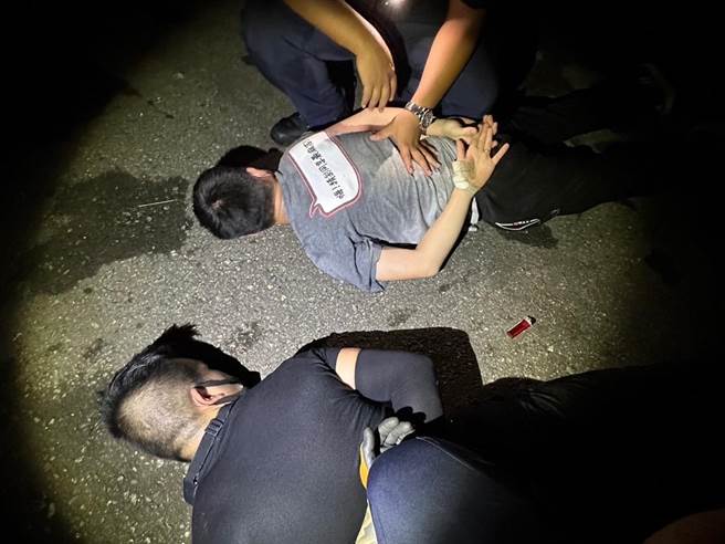 桃园杨梅警方查获剪电缆窃嫌起出改造手枪、子弹。(警方提供／吕筱蝉桃园传真)