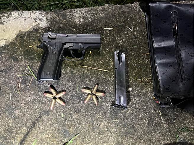 桃园杨梅警方查获剪电缆窃嫌起出改造手枪、子弹。(警方提供／吕筱蝉桃园传真)