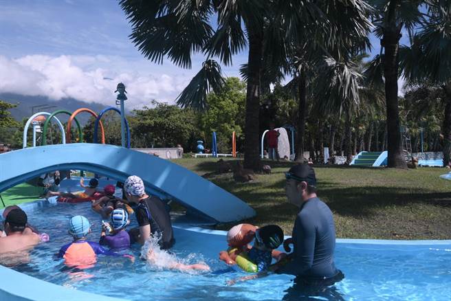 知卡宣水源区，有5大池区，也有适合小朋友的幼儿池。（花莲县府提供／王志伟花莲传真）