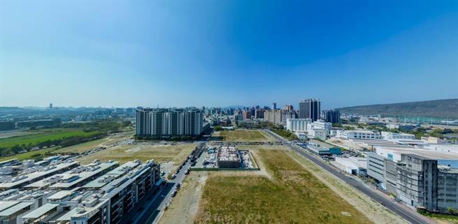 左营的霞海重划区，紧邻国道、左营高铁生活圈以及台积电设厂效应，被视为下一波发展最具潜力区域。（柯宗纬翻摄）