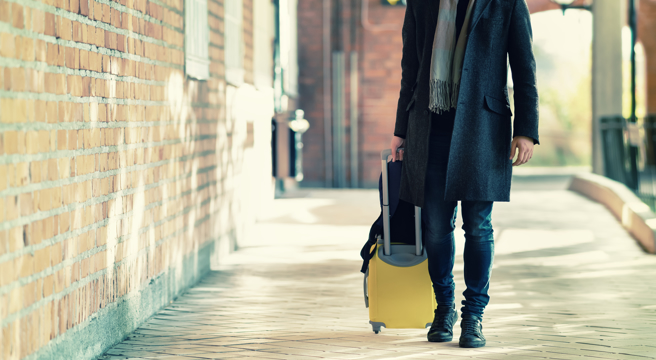 克罗埃西亚观光胜地杜布罗夫尼克年年有大量观光客造访，附轮行李箱在旧城区路面拖行时制造的噪音令居民苦不堪言。（示意图／ Shutterstock）