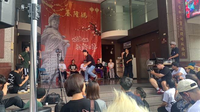 ▲街舞大賽現場來自各界的「舞林高手」齊聚「尬舞」，展現高超舞技，相當精彩。（徐佑昇攝）