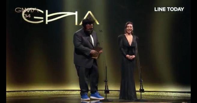 艾怡良担任颁奖人，闹了超尷尬大乌龙。（图／翻摄自LINE TODAY）