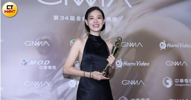 安溥以〈最好的時光〉奪下年度歌曲情緒激動。（圖／攝影組）