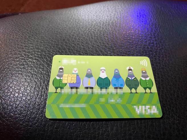 白姓騎士紅燈左轉2度遭警攔查，這次態度迥變露餡是車手。(翻攝照片／蔡依珍桃園傳真)