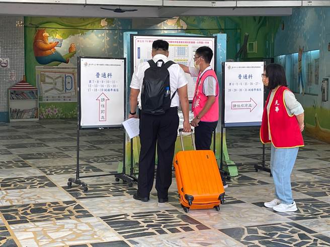 新北市112学年度国民小学暨幼儿园教甄复试，今于光华国小等7所考场登场，今年缺额为1031名，共有2387名考生闯进复试。（新北市教育局提供）