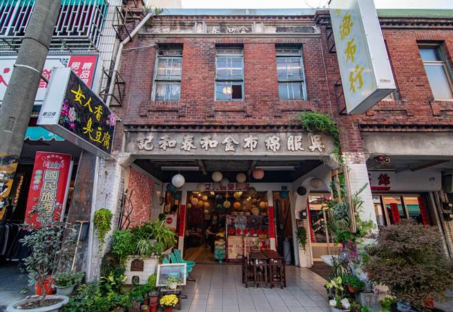 彰化田中鎮女人香臭豆腐已成為不少旅遊節目的採訪對象。（彰縣府提供／孫英哲彰化傳真）