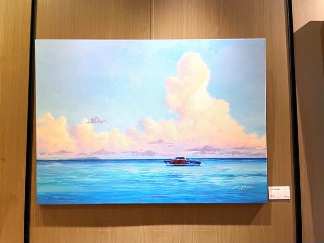 孙传莉移居台东后，用彩笔记录生活日常，画风用色跳脱晦暗，转变为缤纷浪漫。（萧嘉蕙摄）