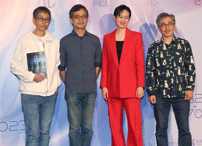 导演王耿瑜（图左起）、配乐李承宗、剪接叶慈毓、监製林于竝出席《兰陵40－演员实验教室》世界首映会。（陈君玮摄）