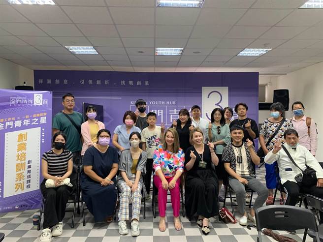 陈希爱与学员互动热络。（金门县政府建设处提供）