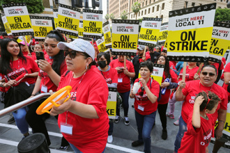 數千洛杉磯飯店員工大罷工！抗議居住開銷大薪資低