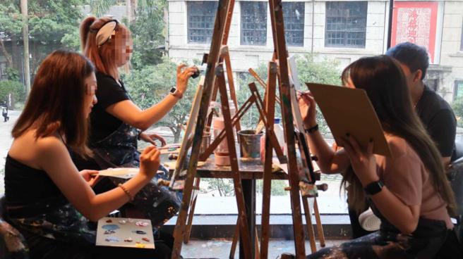 由于创伤会以影像的方式储存于大脑，因此患者可藉由绘画、美术等调节情绪，有助抚平伤口。（示意图 ／The Escape Artist提供）