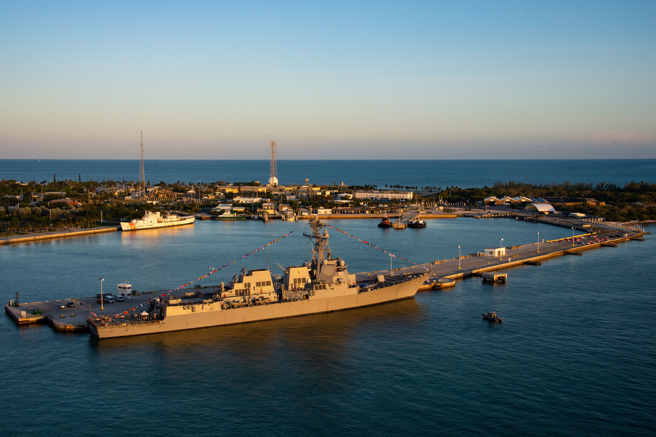 美国海军勃克级战舰。图为蕾娜·萨克利夫·希格比号（DDG123）。（取自US Navy推特）