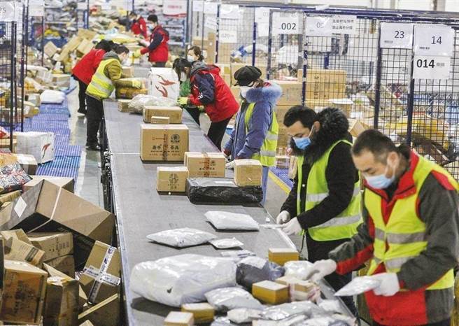 中国6月物流业景气指数为51.7％。（资料照／中新社）