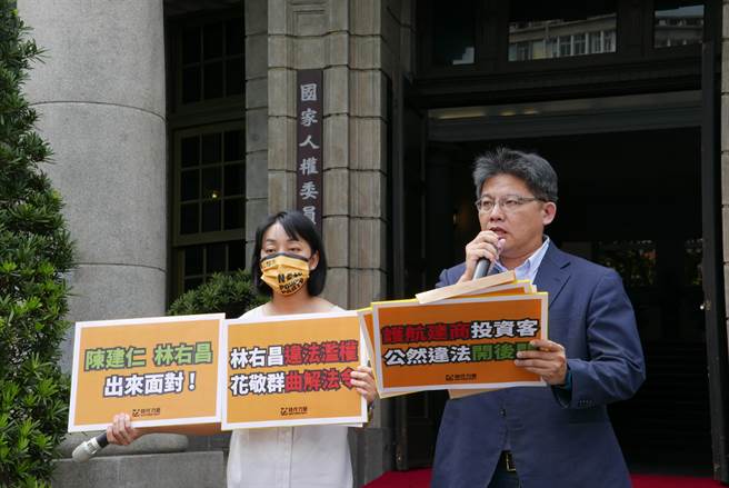 時代力量立委邱顯智、王婉諭3日赴監察院，檢舉陳建仁內閣與內政部長林右昌公然違法護航建商投資客。（黃婉婷攝）