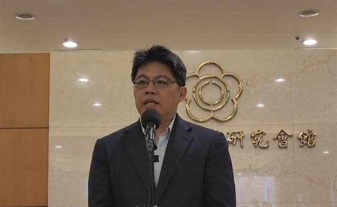 时代力量提名立委参选人邱显智今早受访则表示，欠钱还钱天经地义。（时代力量提供／陈育贤新竹传真）