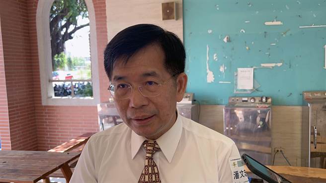 教育部長潘文忠表示，「3＋1」方案的規畫，沒有改變任何學制，完全以學生立場來考量；補助私大學雜費更是落實教育平權，可讓學生不因經濟因素限縮自己的選擇。（洪榮志攝）